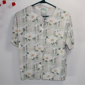 Sunflower daisy button up tshirt
Brand Colleen’s collectibles size medium